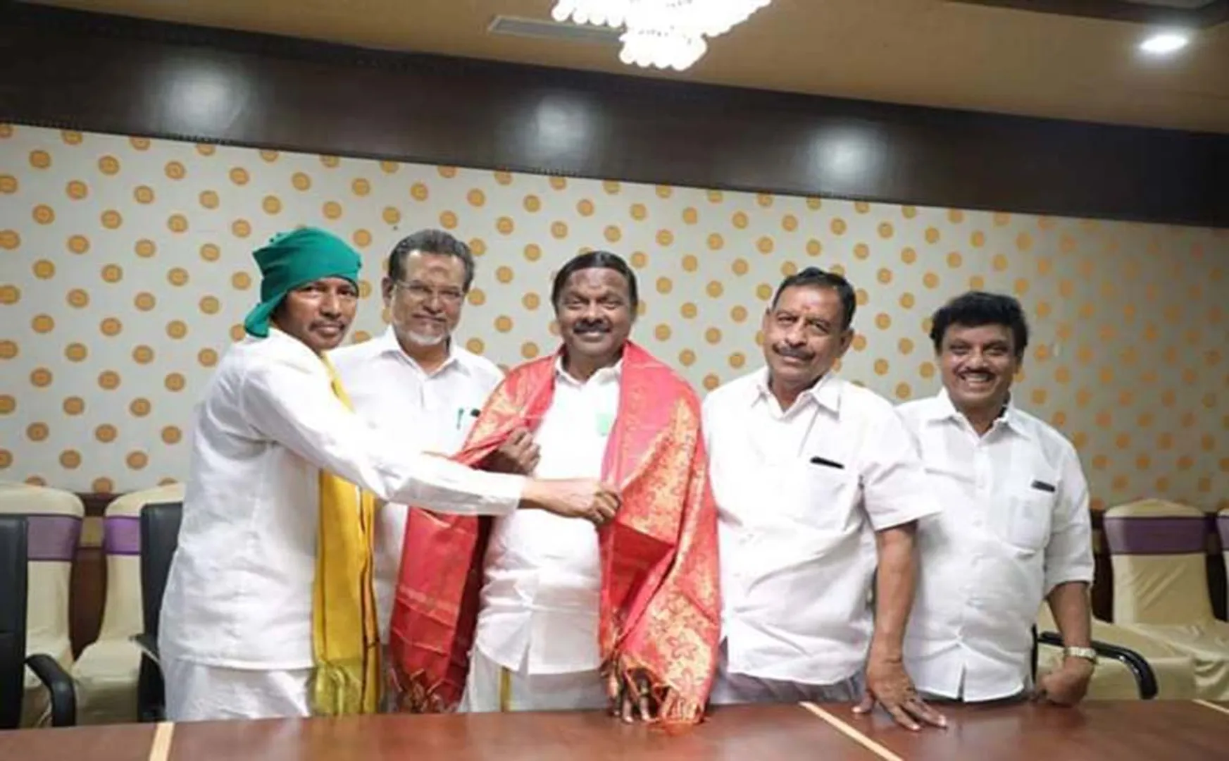 VELLORE LOK SABHA ELECTION ADMK AC SHANMUGAM SUPPORT TO INDEPENDENT CANDIDATE 